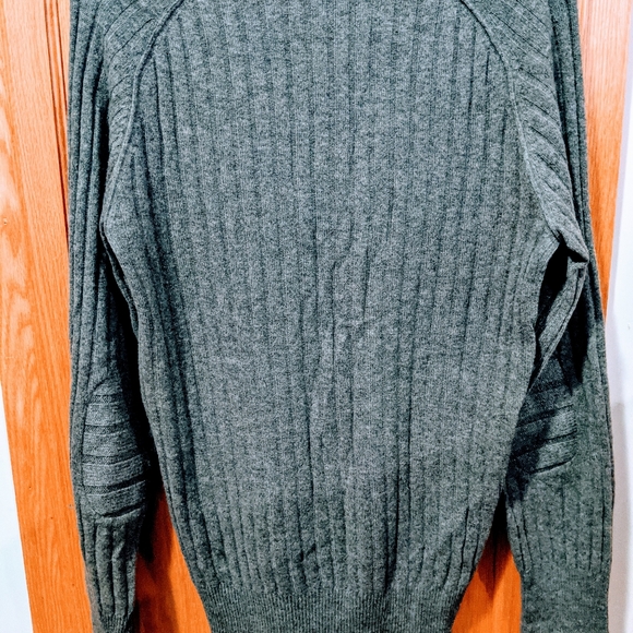 Men's Burberry Cashmere Sweater - Picture 6 of 7